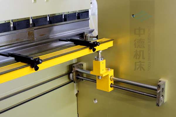 ZDP-10032高精度x軸結(jié)構(gòu)，采用滾珠絲桿，精度高無游隙，淬火高強度擋指，并有倒三角鎖卡裝置不掉落.jpg