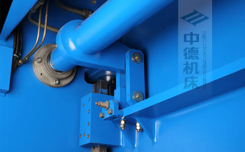 ZDPK-6325配有中德公司最新型扭軸同步裝置，強(qiáng)度高，能調(diào)節(jié)，專(zhuān)利技術(shù).jpg