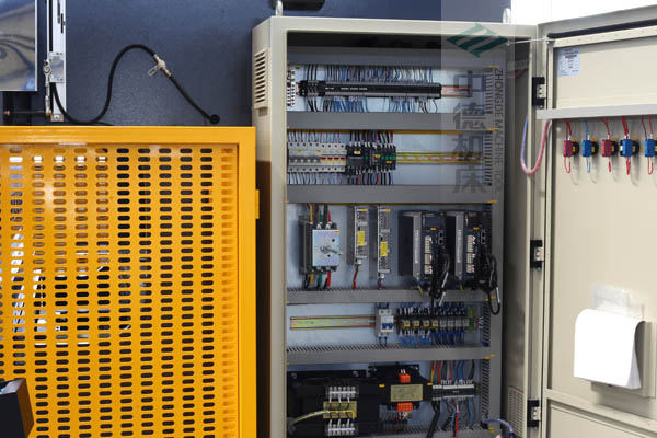 ZDPE8025-ESTUN原廠適配電氣箱總成，抗干擾能力強(qiáng)，電氣運(yùn)行穩(wěn)定.jpg