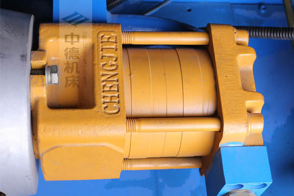 ZDPK-4015采用國內(nèi)一流品牌電機(jī)及油泵，動(dòng)力強(qiáng)勁，噪音低.jpg